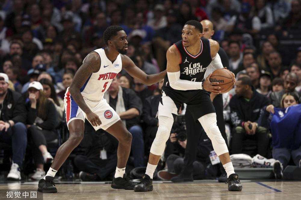 显示出他在 显示出他在